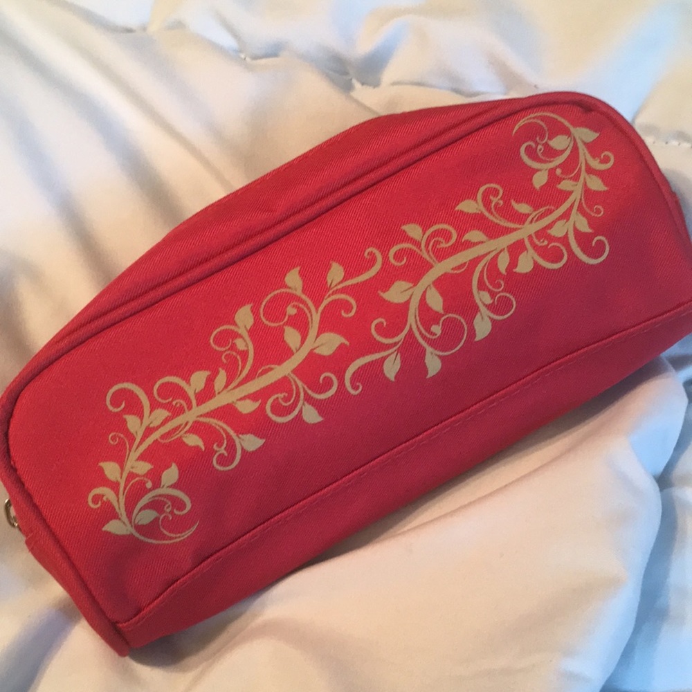 Zippered carry case for smaller items .